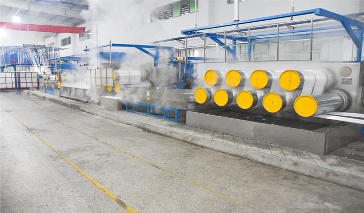 La première machine de sertissage de fibres discontinues de polyester de 50 000 tonnes en Chine a été développée avec succès